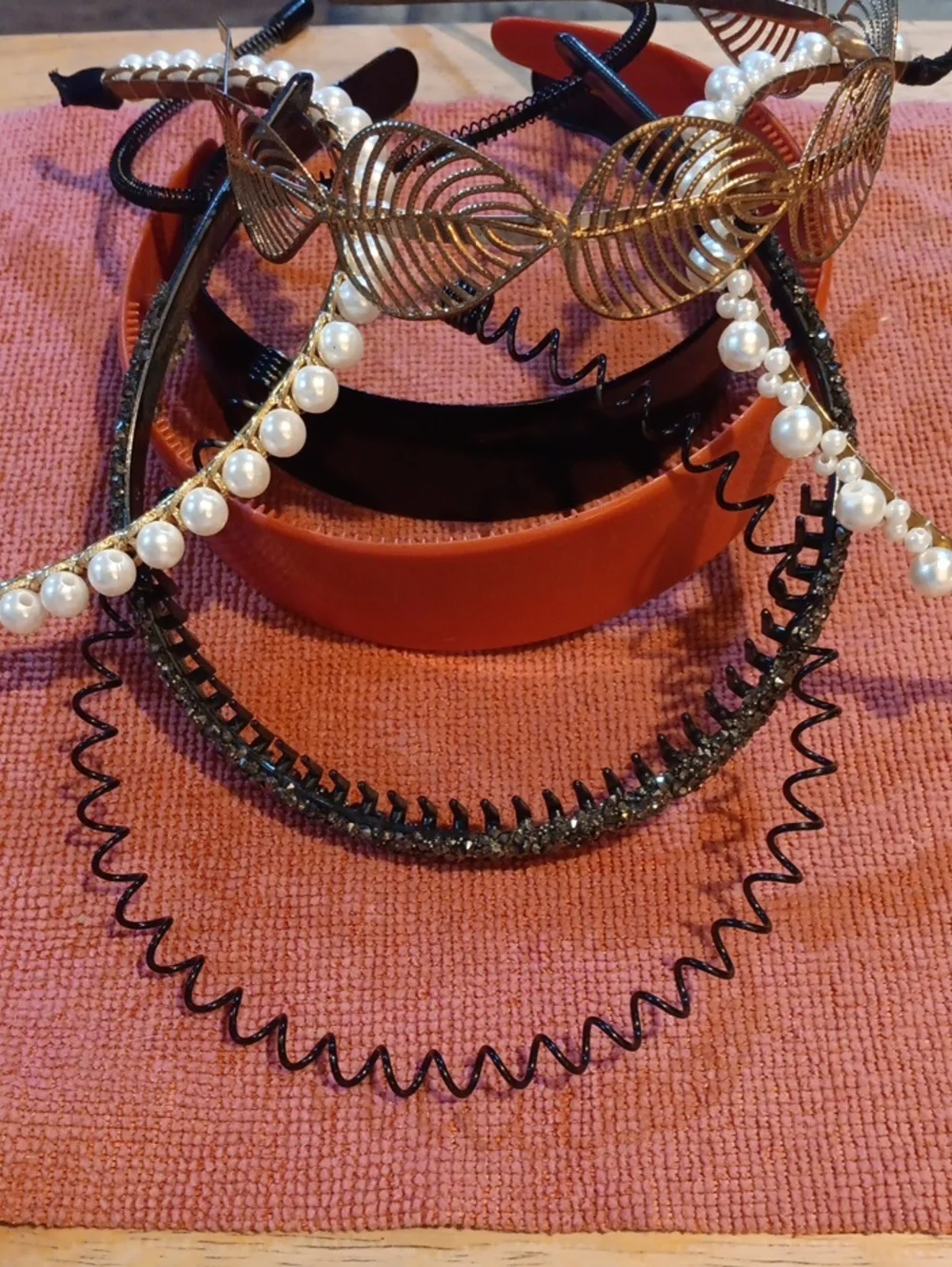 (8) Headbands In Metal And Plastic